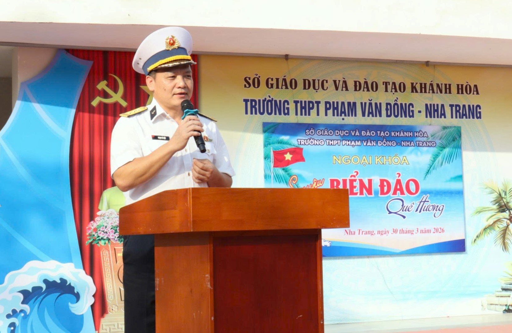 Hơn 1.000 giáo viên và học sinh được tuyên truyền về biển, đảo Việt Nam